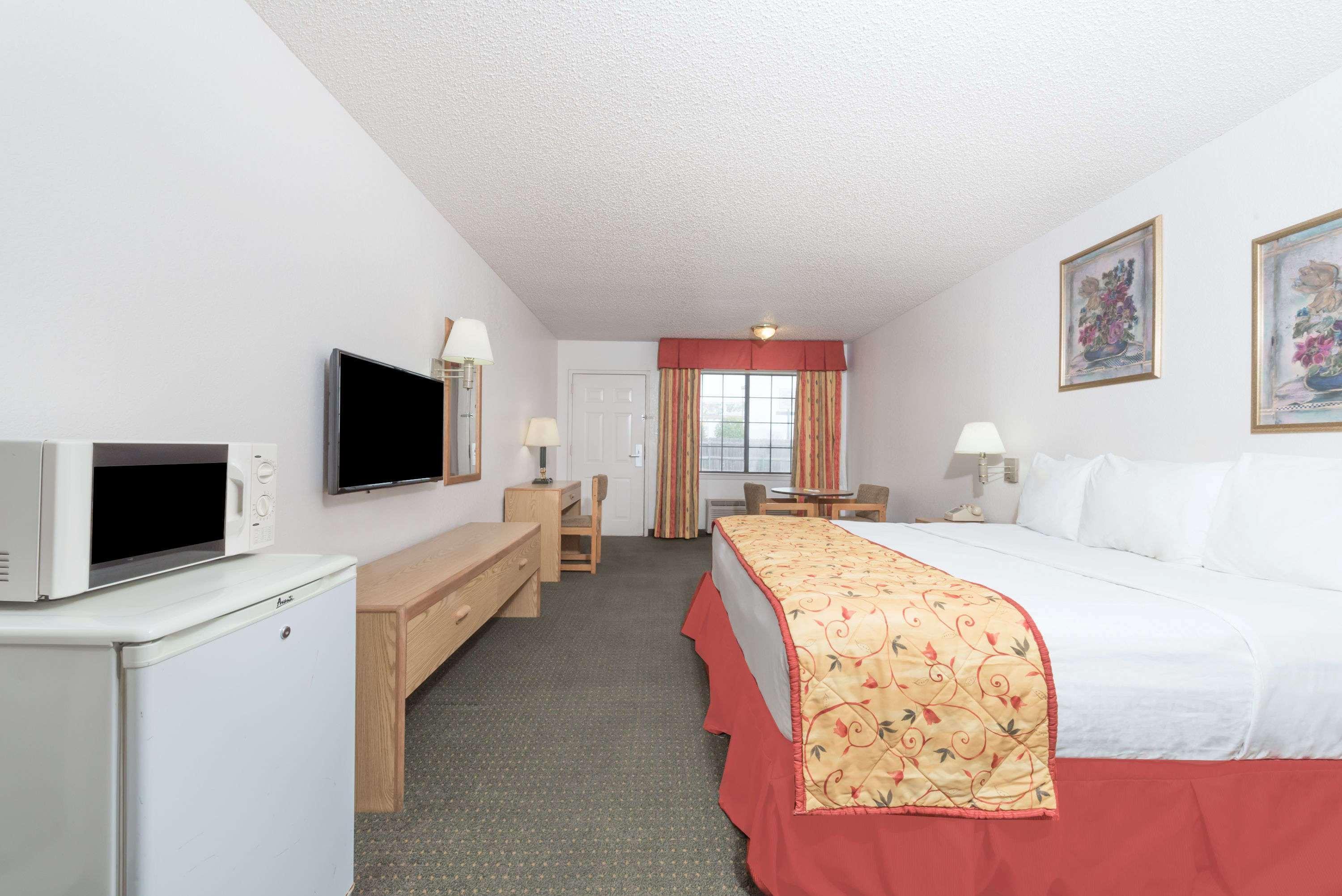 Days Inn By Wyndham Waco Near Downtown University Kültér fotó